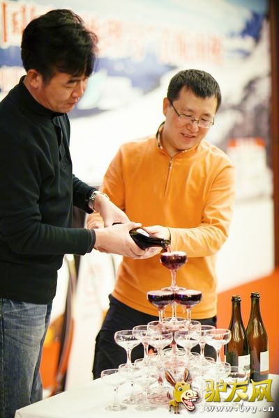 ������˨�ƺ�������ֽ�ѫһ������ף���׺�˳��