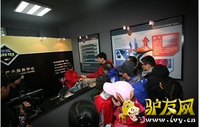 �������Ĺ�����Ա����ʾ�����˹���ϲ�ˮ����