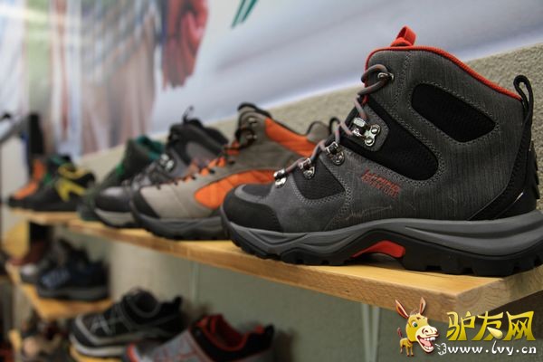 ����̽��Ь��չƷ