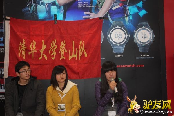 �廪��ѧ��ɽ��ǰ�ζӳ���С��ͬѧ�������ĵ�ɽ����