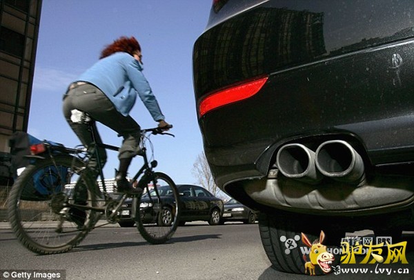 �ﳵ�˰�ȫ���ϣ���LEDָʾ��������...