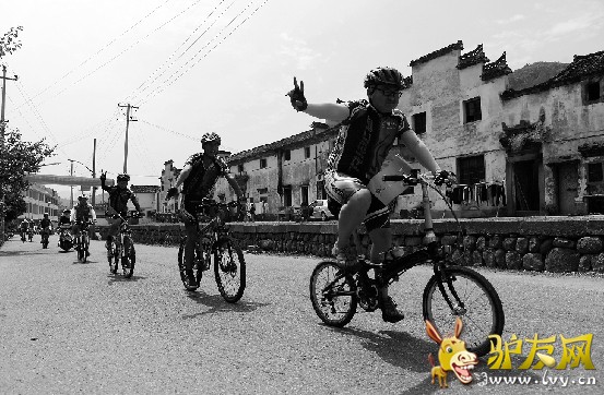 ����ǧ�����Ե���һ����լ������;�У�����������������ʷ����լ���в��١�