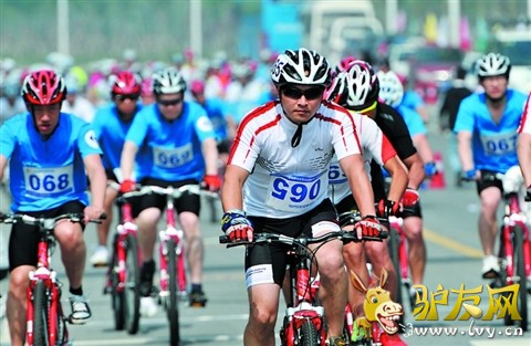 �������磬2013�����ݹ�ҵ԰���׽����κ��뵺�������г��������κ��뵺���ζȼ����������г���������������Բ����Ļ������԰�����ء�����ҵ��λ��30֧���鱨���μ��˴˴α�����