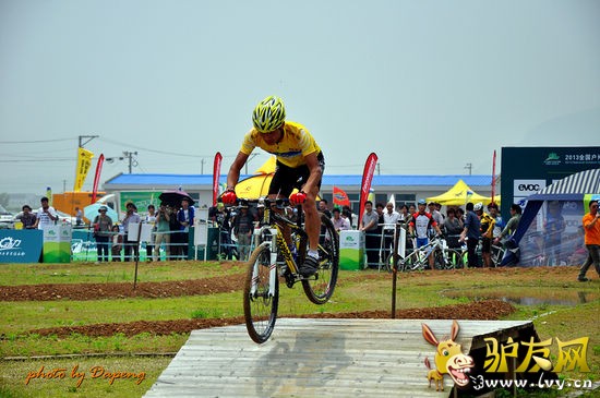 400��ǰ��5��19�գ�ΰ��ĵ���ѧ�ҡ����мҼ�̽�ռ���ϼ�ʹ��㽭�������̣���ʼ����ʮ���������ݵ��ó̡�