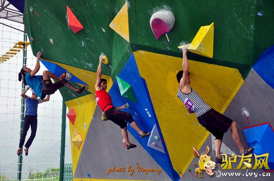 400��ǰ��5��19�գ�ΰ��ĵ���ѧ�ҡ����мҼ�̽�ռ���ϼ�ʹ��㽭�������̣���ʼ����ʮ���������ݵ��ó̡�