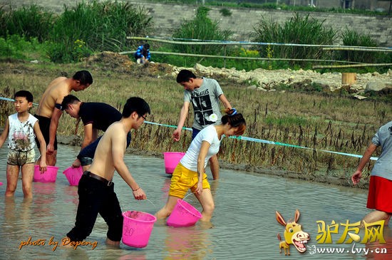 400��ǰ��5��19�գ�ΰ��ĵ���ѧ�ҡ����мҼ�̽�ռ���ϼ�ʹ��㽭�������̣���ʼ����ʮ���������ݵ��ó̡�