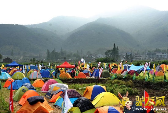 400��ǰ��5��19�գ�ΰ��ĵ���ѧ�ҡ����мҼ�̽�ռ���ϼ�ʹ��㽭�������̣���ʼ����ʮ���������ݵ��ó̡�