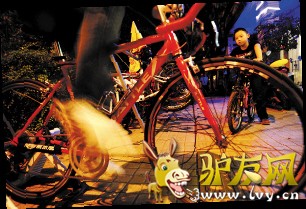 ���г�����̨���ó�����ԭ�ؽ��о��١��涨ʱ�������й�������ߵĳ��ֻ�ʤ��