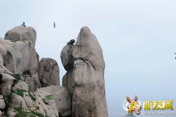 ���й��߿��¶ȱ������������������������ɽ���·壬�ھ�����һ��ʧ���󣬵ڶ��γ��˳��ͨ������700��ɽ�µı��������³������ ���� �㣩