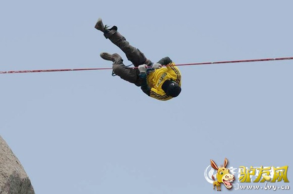 ���й��߿��¶ȱ������������������������ɽ���·壬�ھ�����һ��ʧ���󣬵ڶ��γ��˳��ͨ������700��ɽ�µı��������³������ ���� �㣩