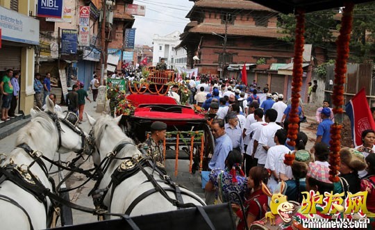 �Ჴ���׶����ڻ��조�����״ε�����塱60����