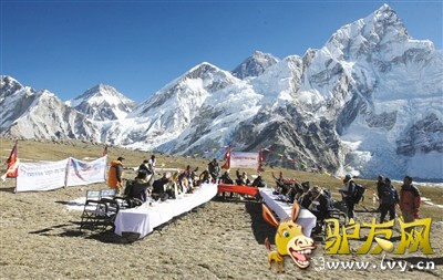 2009��12�£�ʱ���Ჴ�������Ͳ�����ϲ������ɽ����5262�׵ĸ߶Ⱦ����ڸ���顣