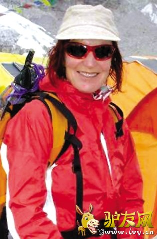 1988�꣬���������մ�����ϳ�Ϊ��λ������ƿ�Ƕ���Ů�ԡ�