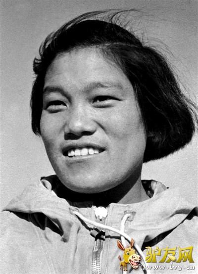 1975�꣬�й����˶�Ƕ�����Ϊ��λ�ӱ��µǶ���Ů�ԣ���ʱ36�ꡣ