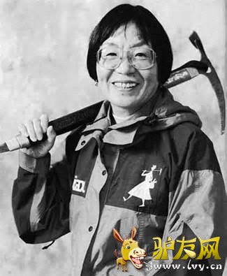 1975�꣬�ձ����ﲿ�����ӳ�Ϊ�״εǶ���Ů�ԣ���ʱ36�ꡣ