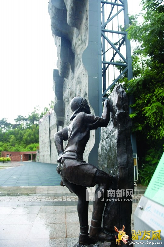 6��5�����磬��ݸ����ɽ������԰�ڵ������˶����ء��϶����� ������ ��