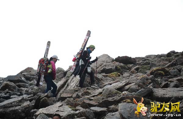 �˶�Ա�ڵ�ɽ��ѩ;�� ��ͼ��¿��������