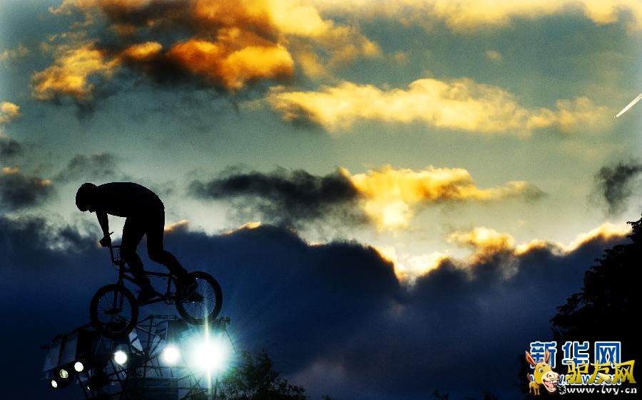 �����˶�����Ծ����