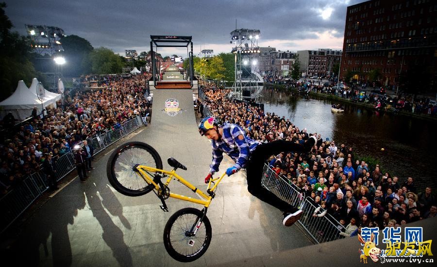 �����˶�����Ծ����