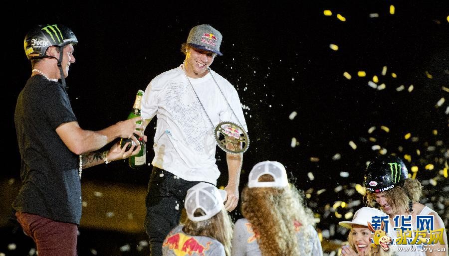 �����˶�����Ծ����