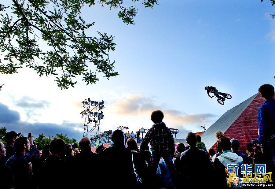 �����˶�����Ծ����