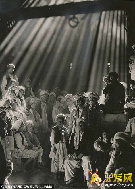 һȺ�������˾ۼ��ڱ����������еļ����ϣ�÷�ɵ� ŷ�� ������ Maynard Owen Willian������1931�꣩