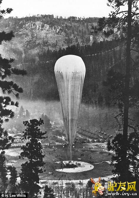 ����½�����նӵ�������̽����II��׼�����ϴ���������գ� H �� ����˹ ( H.Lee Wells) ����1935�꣩