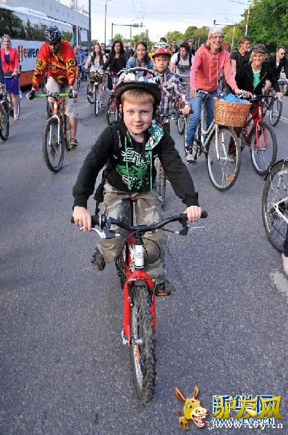 6��7�գ��ڰ�ɳ�����׶����֣������������Ÿ�ʽ���г����Ѳ�Ρ�