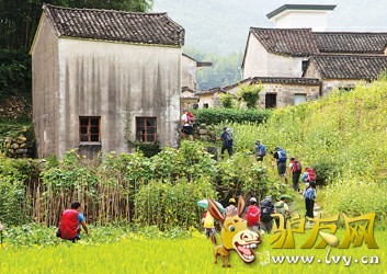 ��ܰͼƬ˵��:�����������ŶӴ����ڻպ��ŵ���