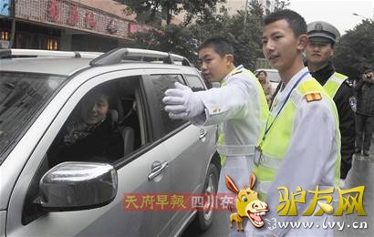 ��ѧ��һ��乫԰ ͽ��10���� У�������