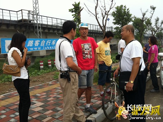 ����ͽ����Ӫ��λ��Ա�ִ�ʯ��ׯ�����ľ� ��