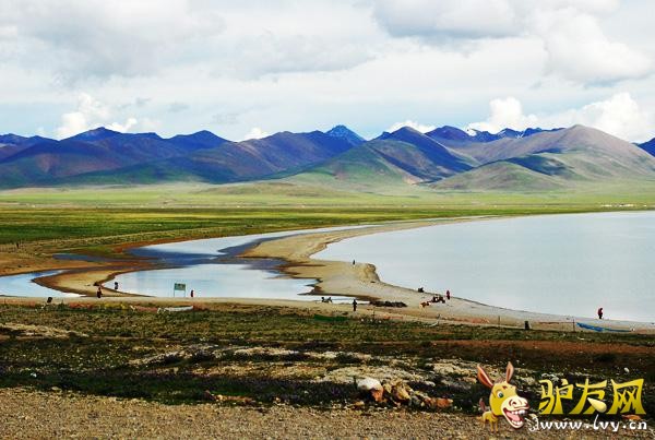 ��ľ�밶�ߵ�ɽ���������