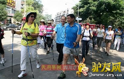 Ҧ���£�ǰ��һ�����Ա��ʼԽҰ����