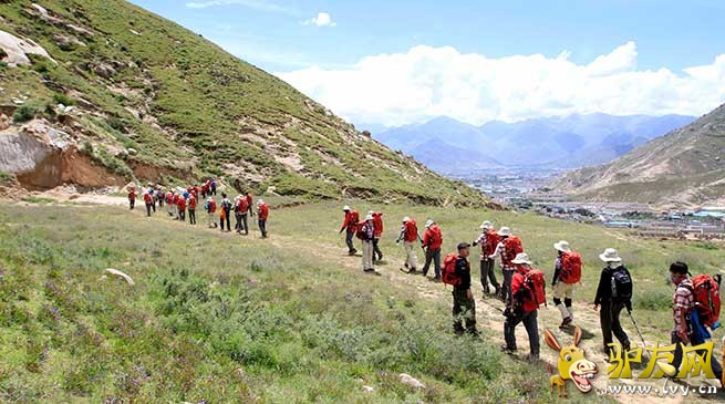 �µ���ŵʫ��Ʒ�ơ����ߡ���ʹ��ɺ��Susanne-Borufka���Ͷ�Աһ������