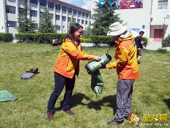 �µ���ŵʫ��Ʒ�ơ����ߡ���ʹ��ɺ��Susanne-Borufka���뱾���Աһͬ������