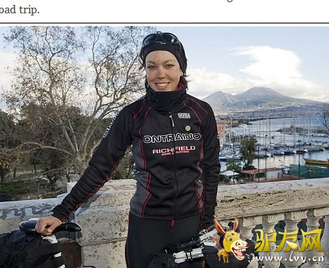 �����һ������ﳵ�������е�Ů�������ȡ���������ҳ��ͼ