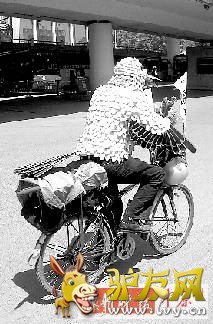 �Ͼ������塱֣�ݽ�ͷ���������°����һ���ﳵ�ɡ�