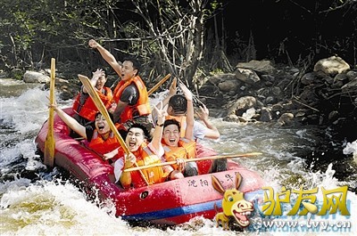 登山、漂流、滑索 天门山上吹响“有氧旅游”集结号
