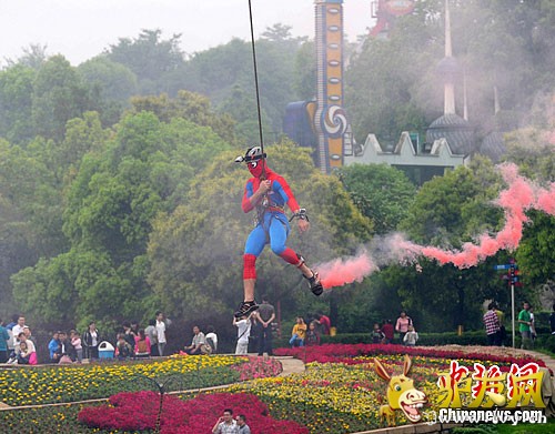 4��29�գ������й������������ô���۵ȹ��Һ͵�����7�����Ҹ��֣��ں��ϳ�ɳ����֮����԰��ս�����׼�����ǧ����ͼΪ���ô���ս�߿��׶�������֩����������� ��