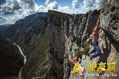 23���Ӣ����������������ڷ������ǹ��ҹ�԰ͽ���ʵǸߴ�152.4�׵Ĵ�ֱ�±ڡ���Ӱʦ��˹��ɽ�����������澪�յĵ��ֵ�����Ƭ�����澪��������