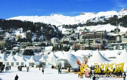 Swiss Skiing Gets Cheaper as Resorts Cut Prices