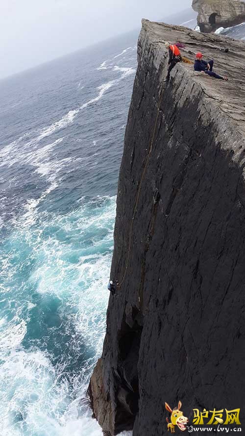 �����ͱ��ϵ�һ������· ��Ӱ����