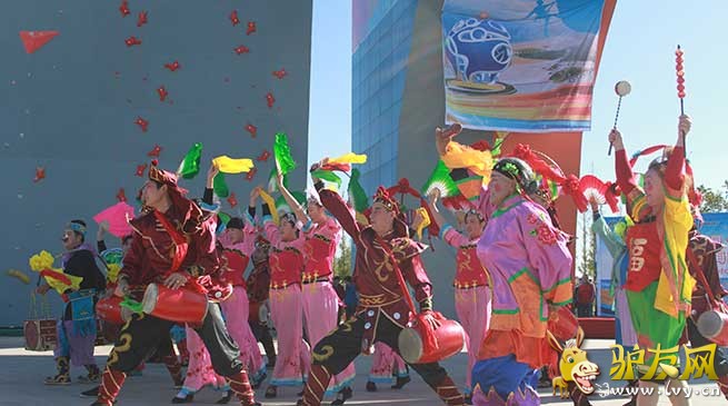 ���е�����ɫ�������ݳ�