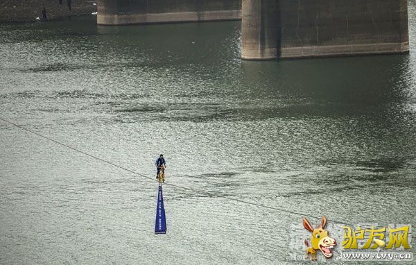 11��3�գ���ս�������潭�Ͽյĸ��������С�ͼ/��������