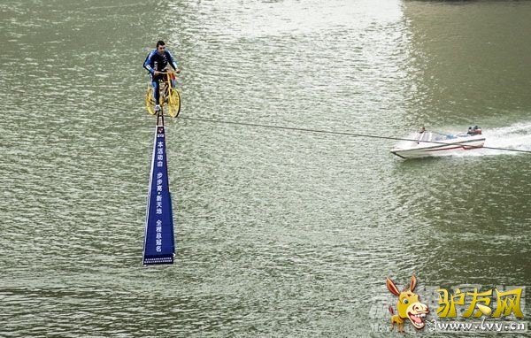 11��3�գ���ս�������潭�Ͽյĸ��������С�ͼ/��������