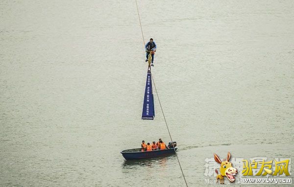 11��3�գ���ս�������潭�Ͽյĸ��������С�ͼ/��������