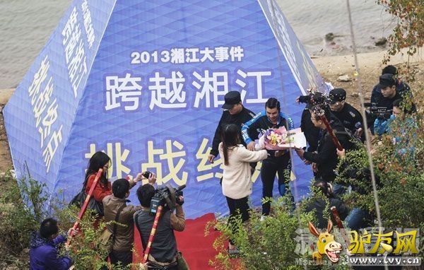 11��3�գ���ս�������潭�Ͽյĸ��������С�ͼ/��������