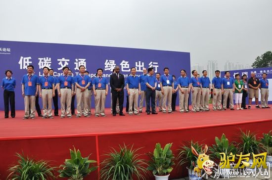 5��19�����磬 �в���ɳ�����չ�г���̳����̼��ͨ����ɫ���С��г����Ի���潭�����Ͼ���