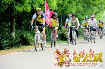 5��9��,������ɭ�ֹ�԰�̵����г����λ����,���Ա��ǡ����ˡ���Ӫ�ȵ�100�������а����߲μ��˴˴λ����������˪��