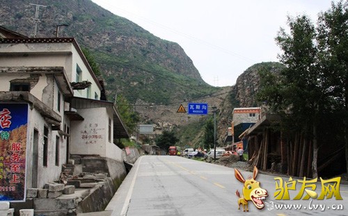 �ٽ���˹�������ν��ƽ·������·��ת�۵㣬Ҳ�Ǹ���ɺӵĵط����۶�����ɺ�����˹����ϣ������ｫ����ɺӣ������۶���������ߡ�